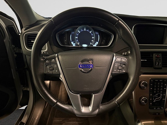 Volvo V40 Cross Country 14 of 24