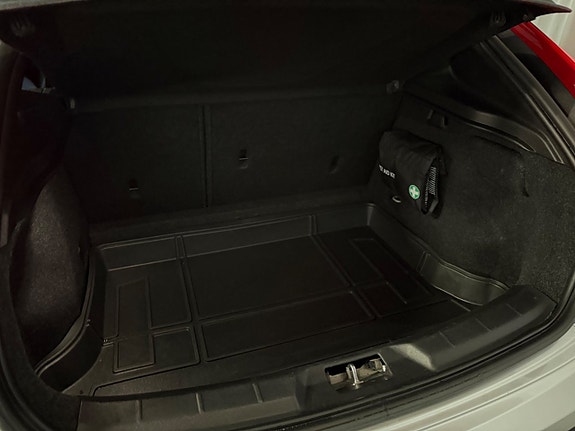 Volvo V40 Cross Country 19 of 24