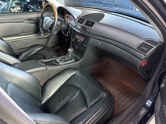 Mercedes-Benz E500 11 of 13