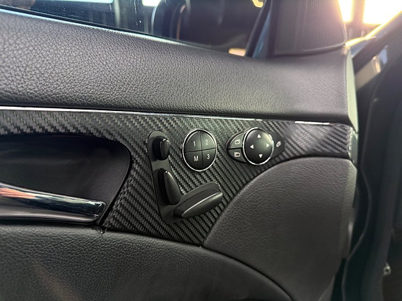 Mercedes-Benz E500 8 of 13