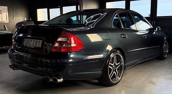 Mercedes-Benz E500 4 of 13