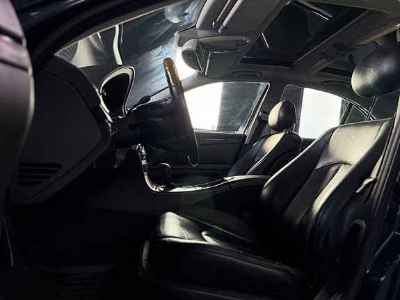 Mercedes-Benz E500 7 of 13