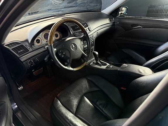 Mercedes-Benz E500 6 of 13