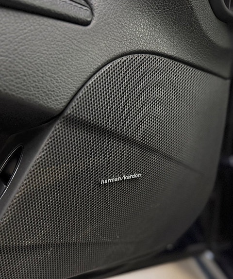 Mercedes-Benz E500 9 of 13