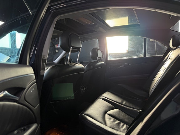 Mercedes-Benz E500 13 of 13