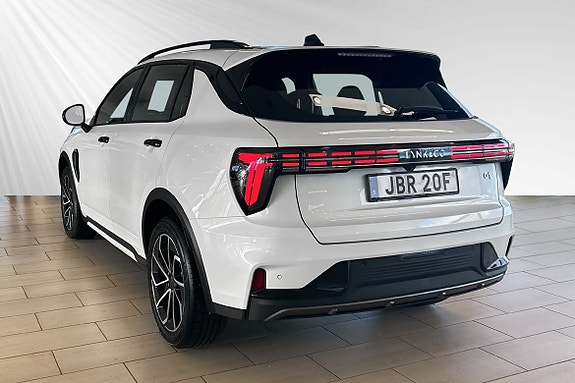 Lynk & Co 01 3 of 25
