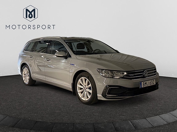 Volkswagen Passat 10 of 25