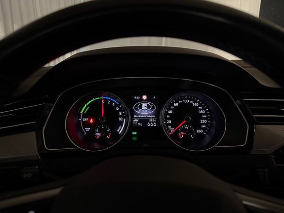 Volkswagen Passat 22 of 25