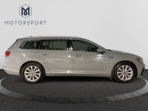Volkswagen Passat 9 of 25