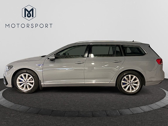 Volkswagen Passat 4 of 25