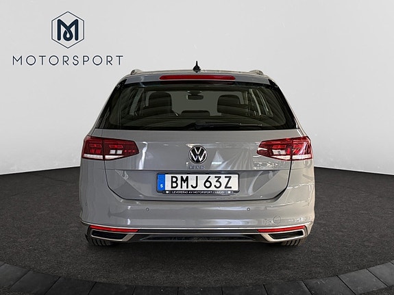 Volkswagen Passat 7 of 25