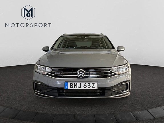 Volkswagen Passat 11 of 25