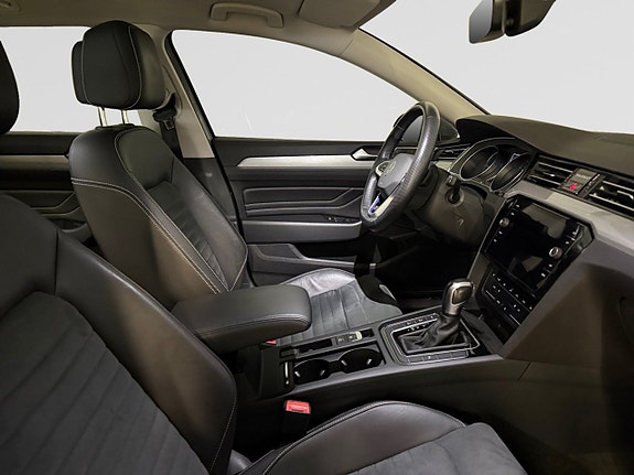 Volkswagen Passat 19 of 25