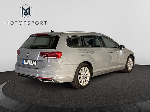 Volkswagen Passat 8 of 25