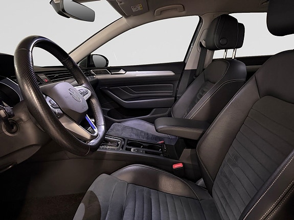Volkswagen Passat 12 of 25