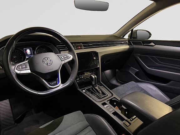 Volkswagen Passat 13 of 25
