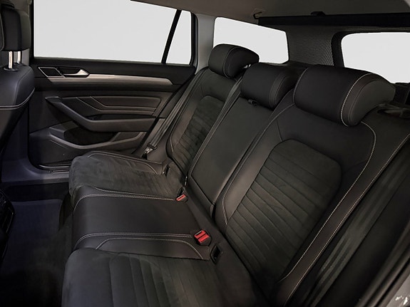 Volkswagen Passat 17 of 25