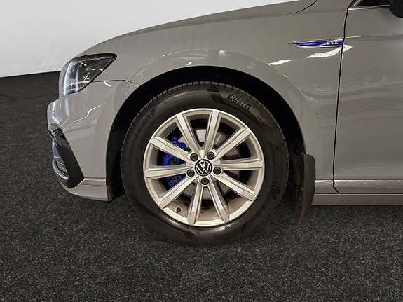 Volkswagen Passat 18 of 25