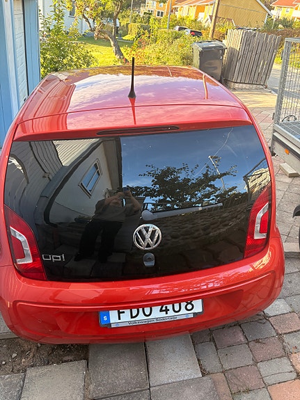 Volkswagen UP! 3 of 9