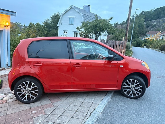 Volkswagen UP! 2 of 9