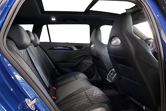 Volkswagen Passat 16 of 21
