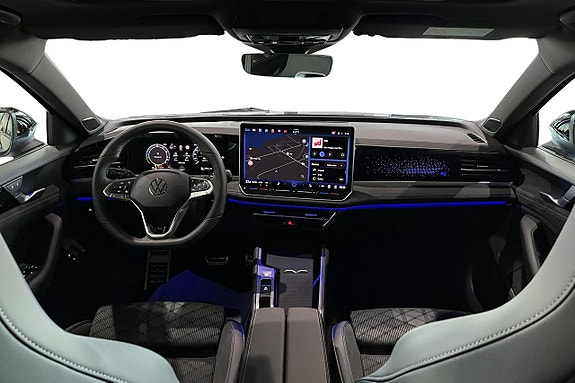 Volkswagen Passat 2 of 21