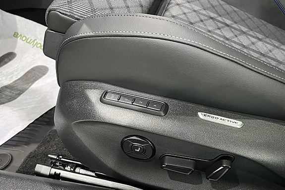 Volkswagen Passat 10 of 21