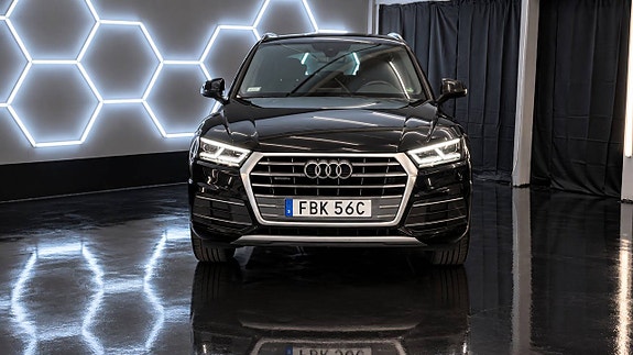 Audi Q5 2 of 23
