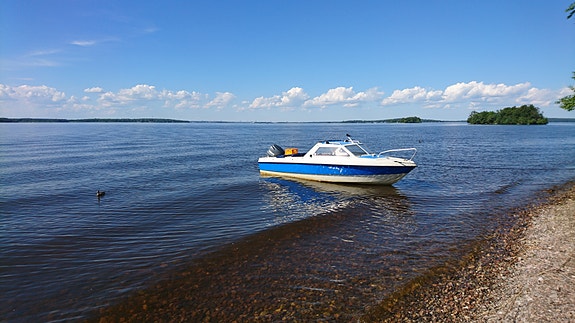 Flipper 570 HT Yamaha F80 med Tiki 1250 bromsad släpvagn 5 of 5