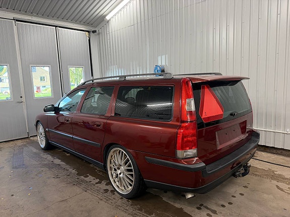 Volvo V70 3 of 9
