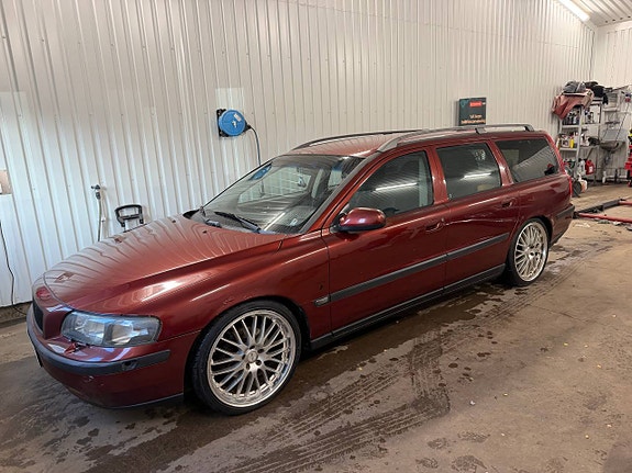 Volvo V70 2 of 9