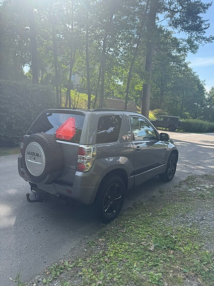 Suzuki Grand Vitara 3 of 6