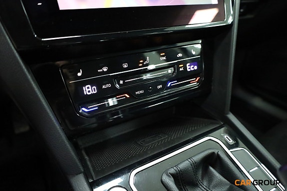 Volkswagen Passat 16 of 27