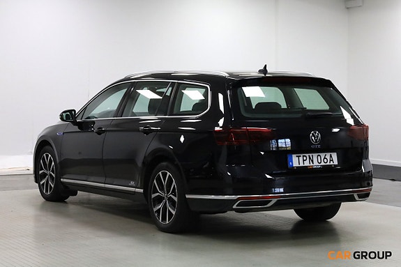 Volkswagen Passat 7 of 27