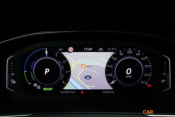 Volkswagen Passat 18 of 27