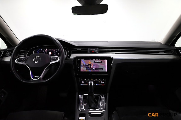 Volkswagen Passat 9 of 27