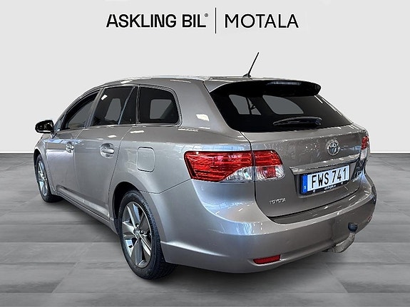 Toyota Avensis 2 of 10