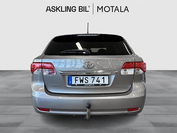 Toyota Avensis 4 of 10