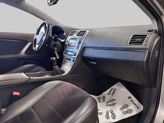 Toyota Avensis 6 of 10