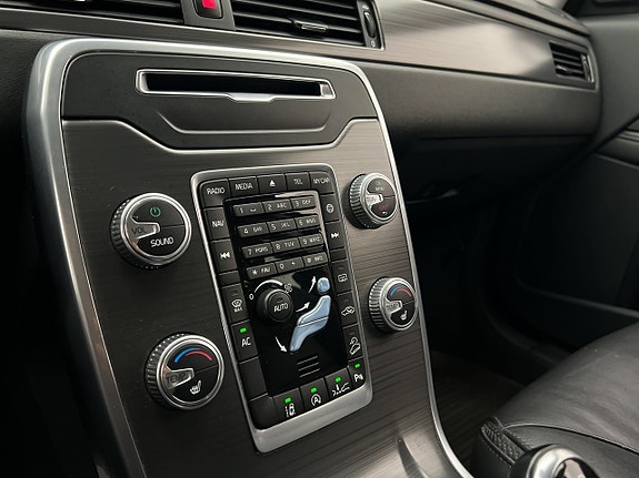 Volvo XC70 23 of 30