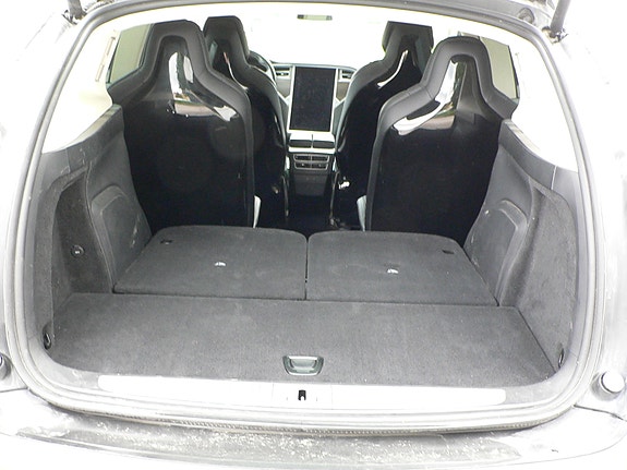 Tesla Model X 3 of 6