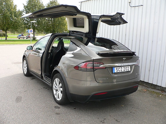 Tesla Model X 6 of 6
