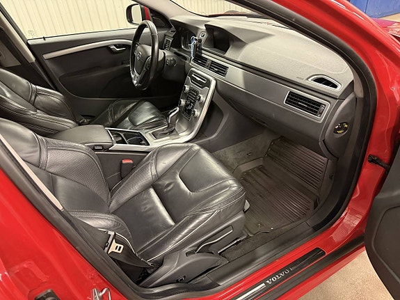 Volvo V70 8 of 12