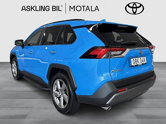 Toyota RAV4 3 of 11