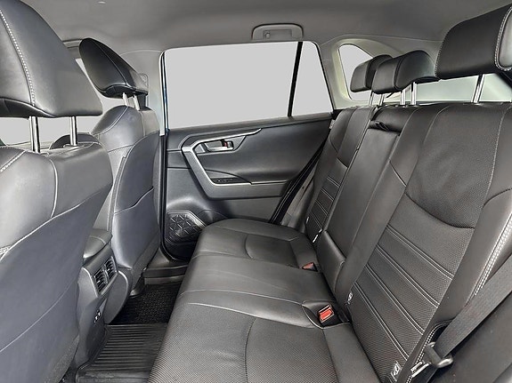 Toyota RAV4 8 of 11
