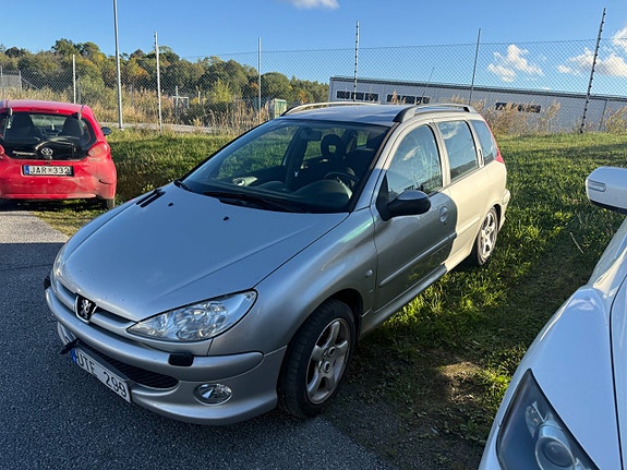 Peugeot 206 2 of 4
