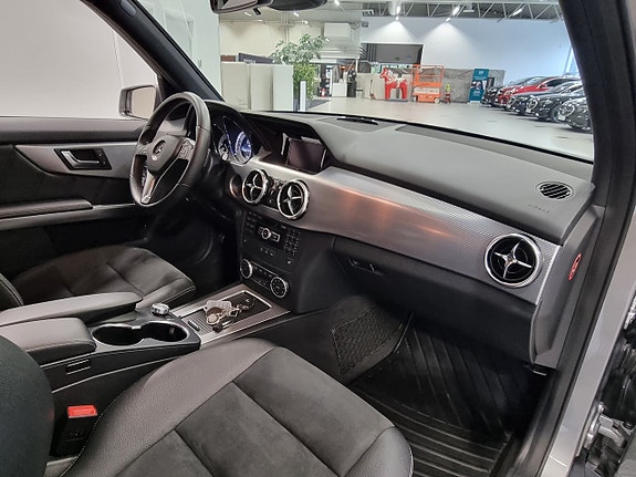 Mercedes-Benz GLK220 8 of 12