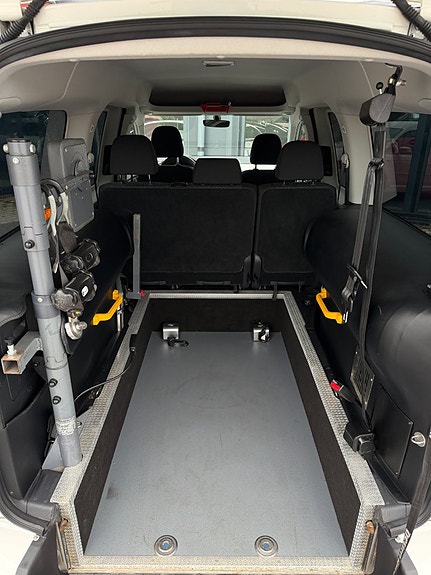 Volkswagen Caddy Maxi 15 of 26