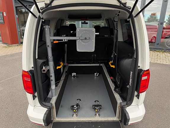 Volkswagen Caddy Maxi 16 of 26