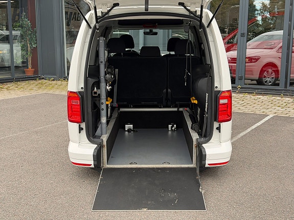 Volkswagen Caddy Maxi 12 of 26